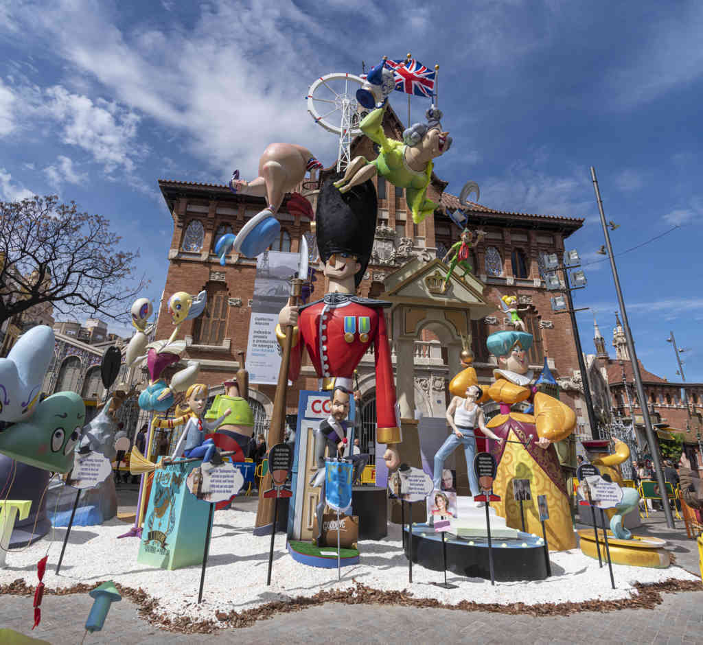 Valencia - fallas 2023 - falla Mercado Central - Inglis pitinglis 01.jpg